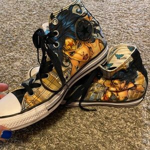High top Wonder Woman converse